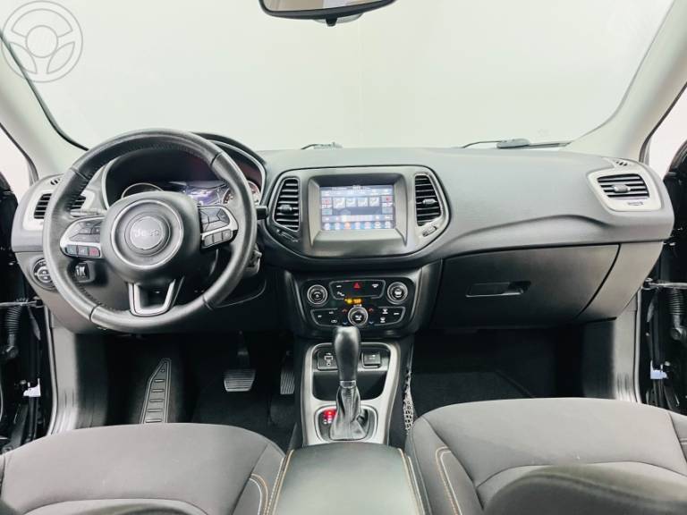JEEP - COMPASS 2.0 16V FLEX SPORT AUTOMÁTICO - 2018/2019 - PRETA - R$ 96.900,00