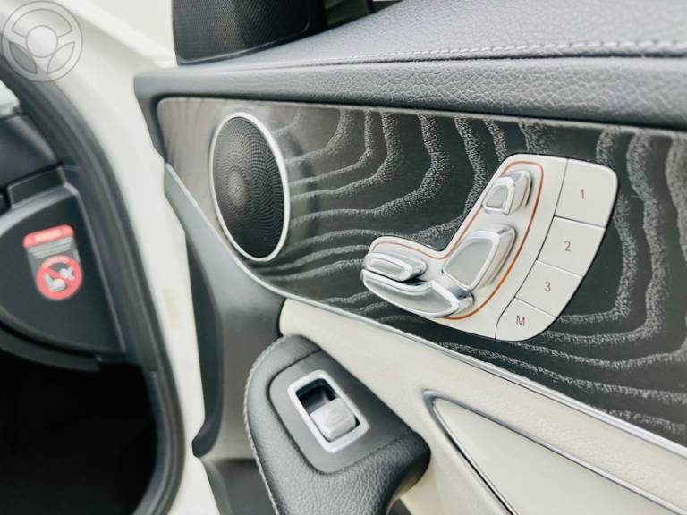 MERCEDES-BENZ - C 250 2.0 CGI SPORT TURBO 16V 4P AUTOMÁTICO - 2016/2016 - BRANCA - R$ 149.990,00