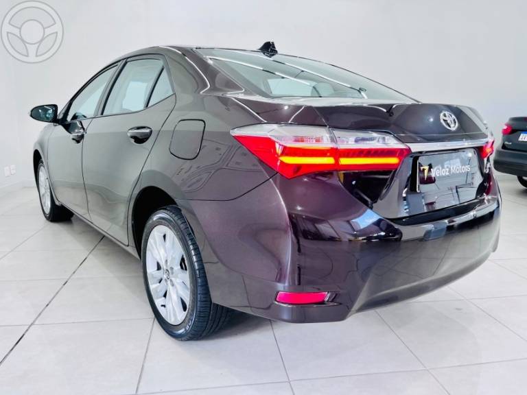 TOYOTA - COROLLA 2.0 XEI 16V FLEX 4P AUTOMÁTICO - 2017/2018 - MARROM - R$ 107.500,00