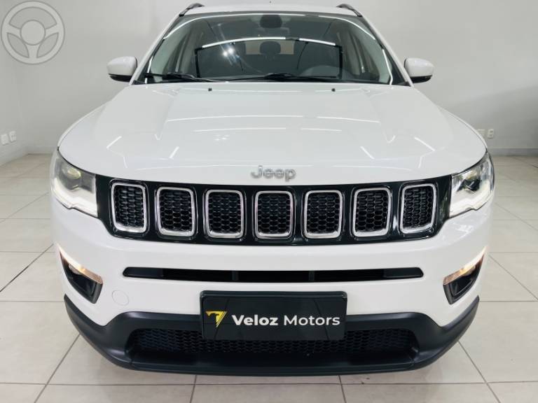 JEEP - COMPASS 2.0 16V FLEX LONGITUDE AUTOMÁTICO - 2017/2018 - BRANCA - R$ 93.990,00