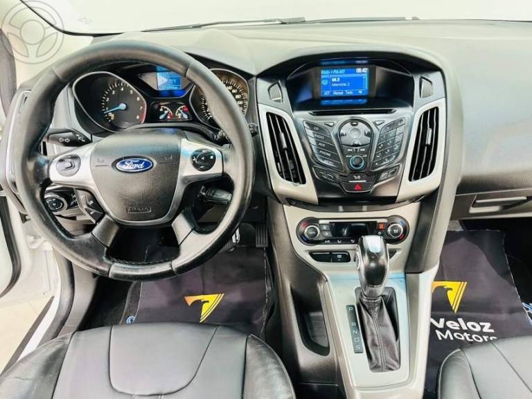 FORD - FOCUS 2.0 SE PLUS 16V FLEX 4P AUTOMÁTICO - 2014/2015 - BRANCA - R$ 53.900,00