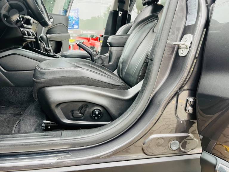 FIAT - TORO 2.0 16V TURBO DIESEL VOLCANO 4WD AUTOMÁTICO - 2021/2022 - CINZA - R$ 134.500,00