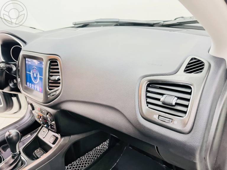JEEP - COMPASS 2.0 16V FLEX LONGITUDE AUTOMÁTICO - 2018/2019 - BRANCA - R$ 97.900,00