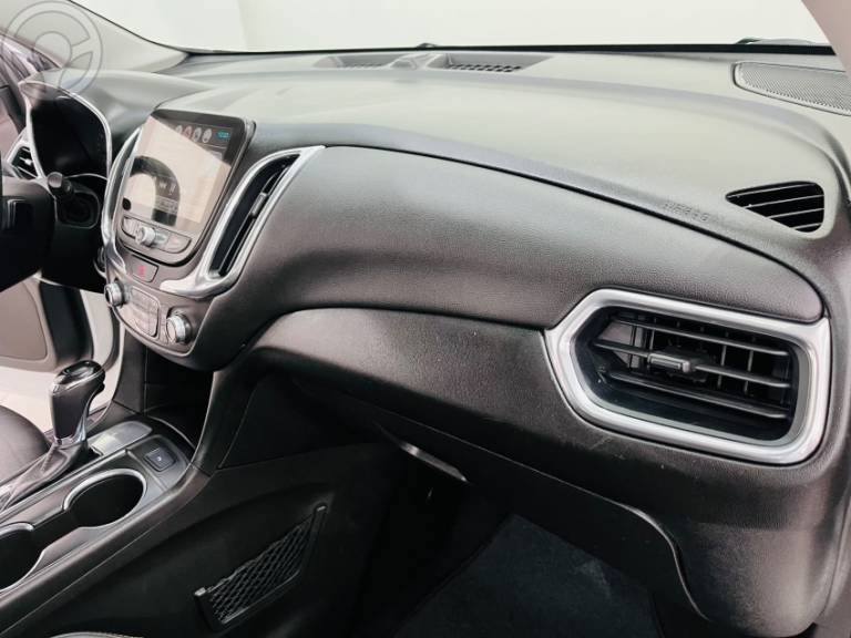 CHEVROLET - EQUINOX 2.0 16V TURBO LT AUTOMÁTICO - 2017/2018 - BRANCA - R$ 102.900,00