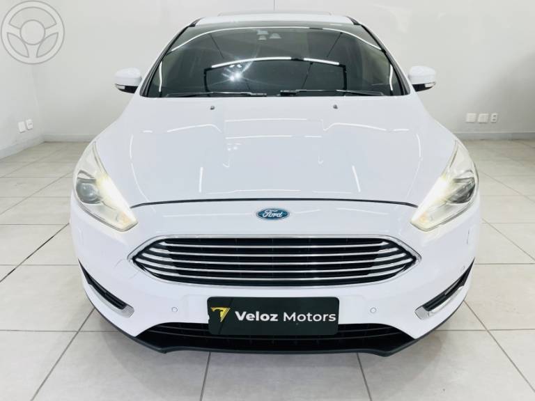 FORD - FOCUS 2.0 TITANIUM PLUS 16V FLEX 4P AUTOMÁTICO - 2015/2016 - BRANCA - R$ 74.500,00