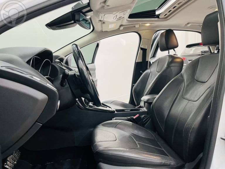 FORD - FOCUS 2.0 TITANIUM PLUS 16V FLEX 4P AUTOMÁTICO - 2015/2016 - BRANCA - R$ 74.500,00