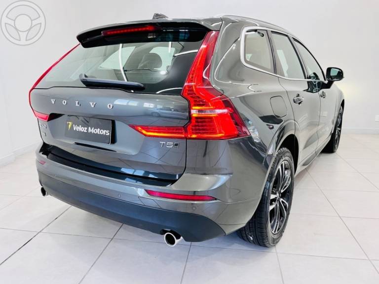 VOLVO - XC60 2.0 T5 MOMENTUM 4P AUTOMÁTICO - 2017/2018 - CINZA - R$ 165.900,00