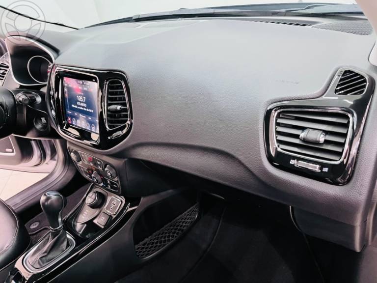 JEEP - COMPASS 2.0 16V DIESEL LIMITED 4X4 AUTOMÁTICO - 2020/2020 - PRATA - R$ 122.990,00