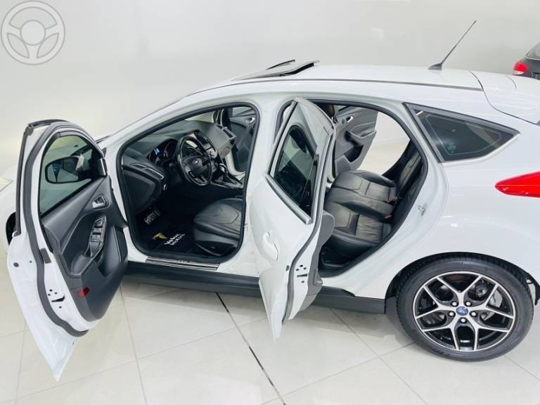 FORD - FOCUS 2.0 TITANIUM PLUS 16V FLEX 4P AUTOMÁTICO - 2015/2016 - BRANCA - R$ 74.500,00