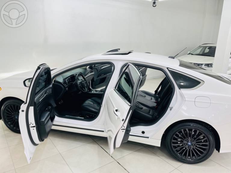 FORD - FUSION 2.0 TITANIUM AWD 16V 4P AUTOMÁTICO - 2016/2017 - BRANCA - R$ 104.900,00