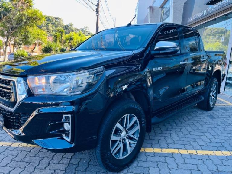 TOYOTA - HILUX 2.8 SRV 4X4 CD 16V DIESEL 4P AUTOMÁTICO - 2020/2020 - PRETA - R$ 197.900,00