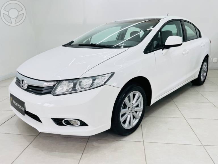 HONDA - CIVIC 1.8 LXS 16V FLEX 4P AUTOMÁTICO - 2012/2013 - BRANCA - R$ 69.900,00