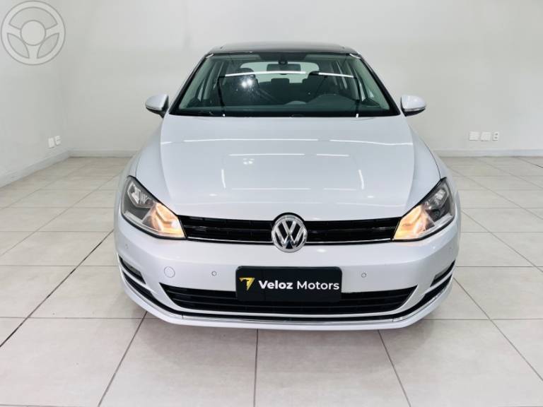 VOLKSWAGEN - GOLF 1.4 TSI HIGHLINE 16V 4P AUTOMÁTICO - 2013/2014 - PRATA - R$ 81.500,00