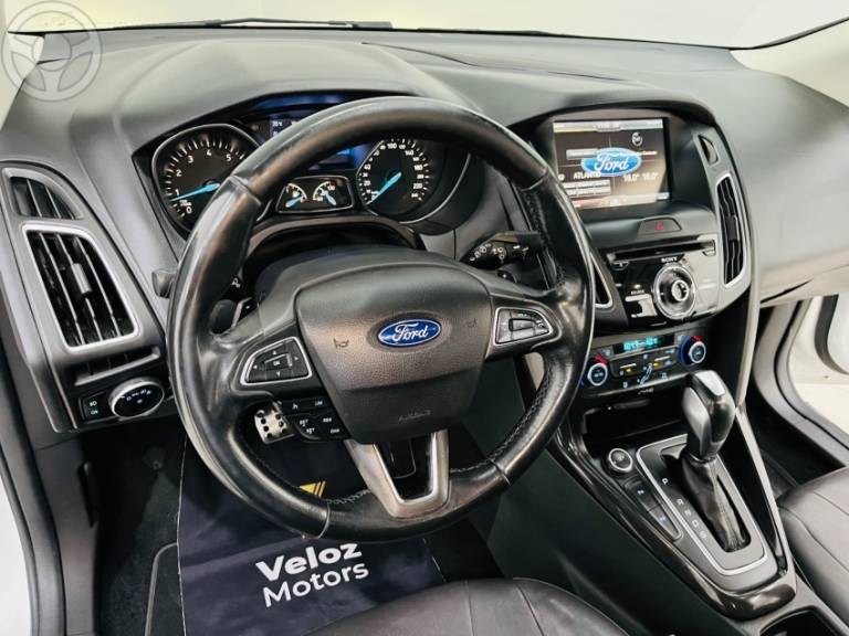 FORD - FOCUS 2.0 TITANIUM PLUS 16V FLEX 4P AUTOMÁTICO - 2015/2016 - BRANCA - R$ 74.500,00