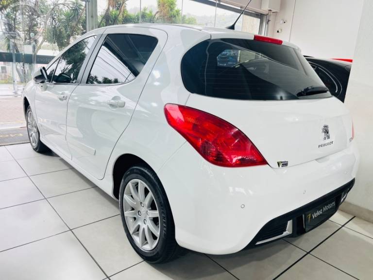 PEUGEOT - 308 1.6 ALLURE 16V FLEX 4P MANUAL - 2012/2013 - BRANCA - R$ 39.990,00
