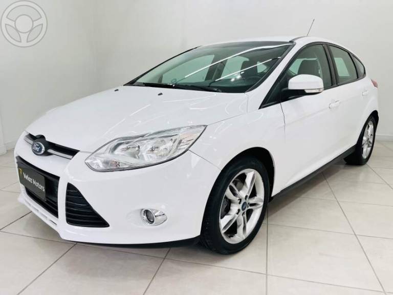 FORD - FOCUS 2.0 SE PLUS 16V FLEX 4P AUTOMÁTICO - 2014/2015 - BRANCA - R$ 53.900,00