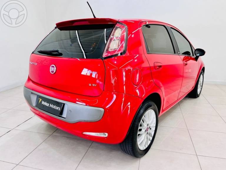 FIAT - PUNTO 1.6 ESSENCE 16V FLEX 4P MANUAL - 2013/2014 - VERMELHA - R$ 43.900,00