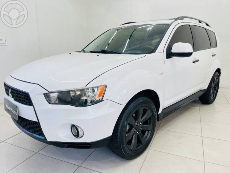 MITSUBISHI - OUTLANDER 2.0 16V 4P AUTOMÁTICO - 2011/2012 - BRANCA - R$ 59.900,00