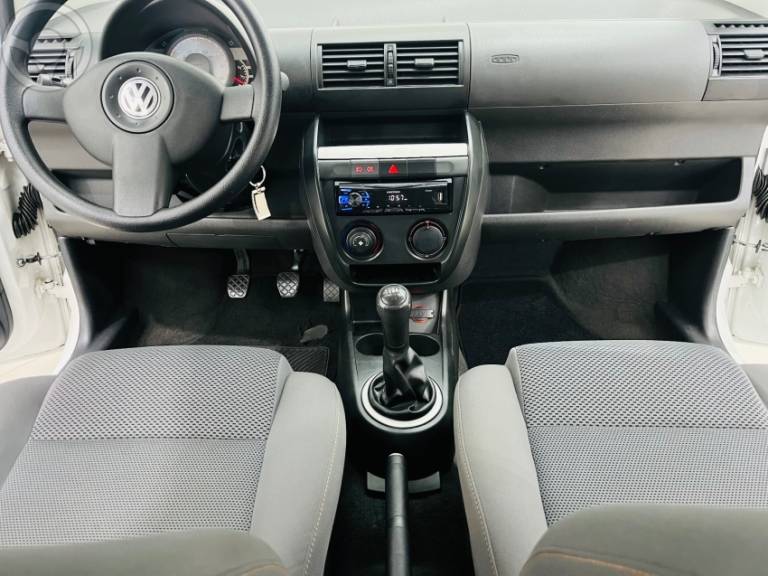 VOLKSWAGEN - FOX 1.0 MI 8V FLEX 4P MANUAL - 2009/2009 - BRANCA - R$ 27.990,00