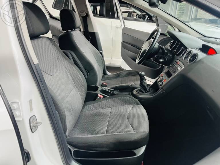 PEUGEOT - 308 1.6 ALLURE 16V FLEX 4P MANUAL - 2012/2013 - BRANCA - R$ 39.990,00