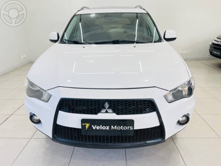 MITSUBISHI - OUTLANDER 2.0 16V 4P AUTOMÁTICO - 2011/2012 - BRANCA - R$ 59.900,00