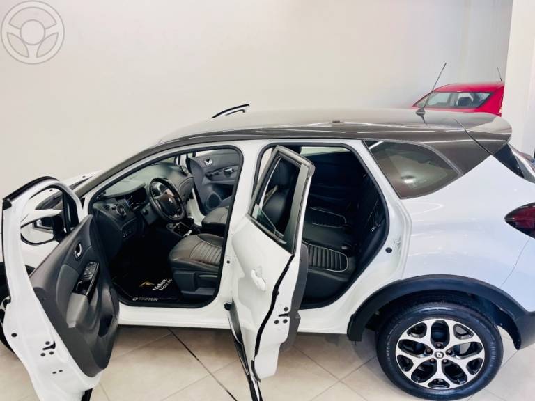 RENAULT - CAPTUR 2.0 16V FLEX INTENSE AUTOMÁTICO - 2019/2019 - BRANCA - R$ 79.900,00