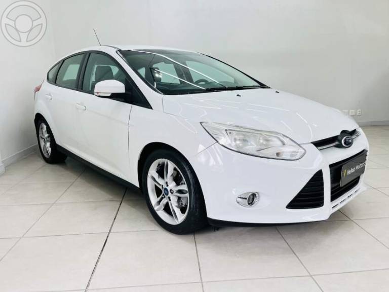 FORD - FOCUS 2.0 SE PLUS 16V FLEX 4P AUTOMÁTICO - 2014/2015 - BRANCA - R$ 53.900,00