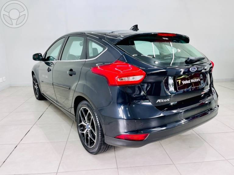 FORD - FOCUS 2.0 TITANIUM HATCH 16V FLEX 4P AUTOMÁTICO - 2015/2016 - PRETA - R$ 65.900,00