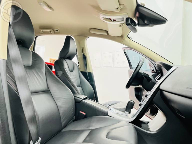 VOLVO - XC60 2.0 T5 COMFORT FWD TURBO 4P AUTOMÁTICO - 2012/2012 - PRETA - R$ 61.900,00