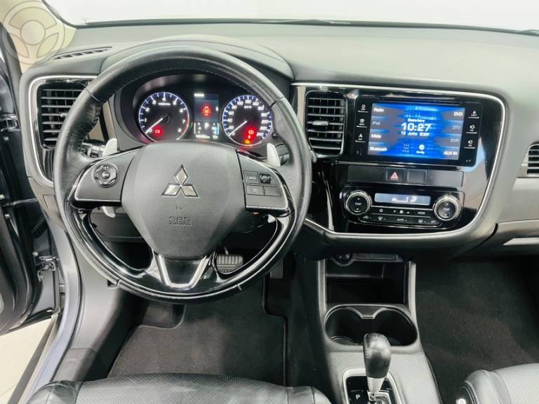 MITSUBISHI - OUTLANDER 3.0 GT 4X4 V6 24V 4P AUTOMÁTICO - 2015/2016 - PRATA - R$ 106.000,00