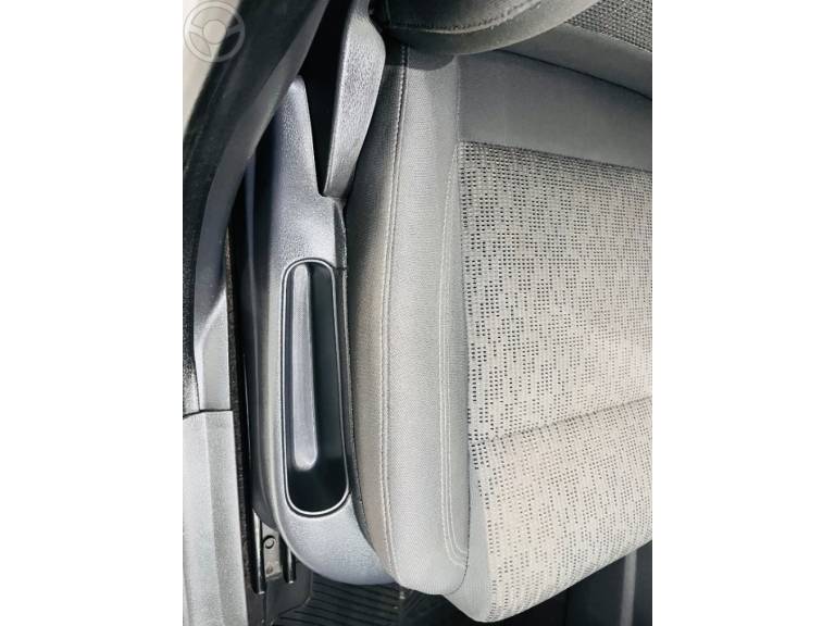 VOLKSWAGEN - FOX 1.0 MI TREND 8V FLEX 4P MANUAL - 2013/2013 - BRANCA - R$ 38.500,00