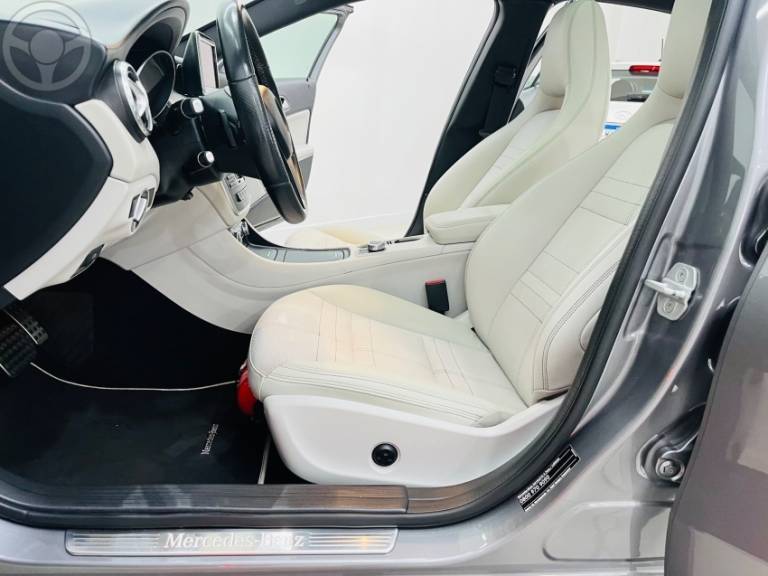 MERCEDES-BENZ - GLA 200 1.6 CGI VISION 16V TURBO FLEX 4P AUTOMÁTICO - 2015/2015 - CINZA - R$ 115.900,00