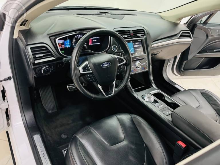 FORD - FUSION 2.0 TITANIUM AWD 16V 4P AUTOMÁTICO - 2016/2017 - BRANCA - R$ 104.900,00