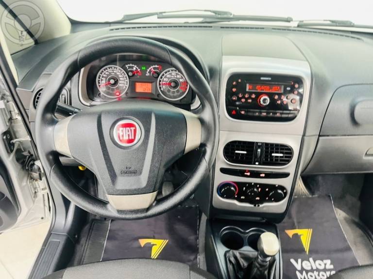 FIAT - IDEA 1.4 MPI ATTRACTIVE 8V FLEX 4P MANUAL - 2013/2014 - PRATA - R$ 40.900,00