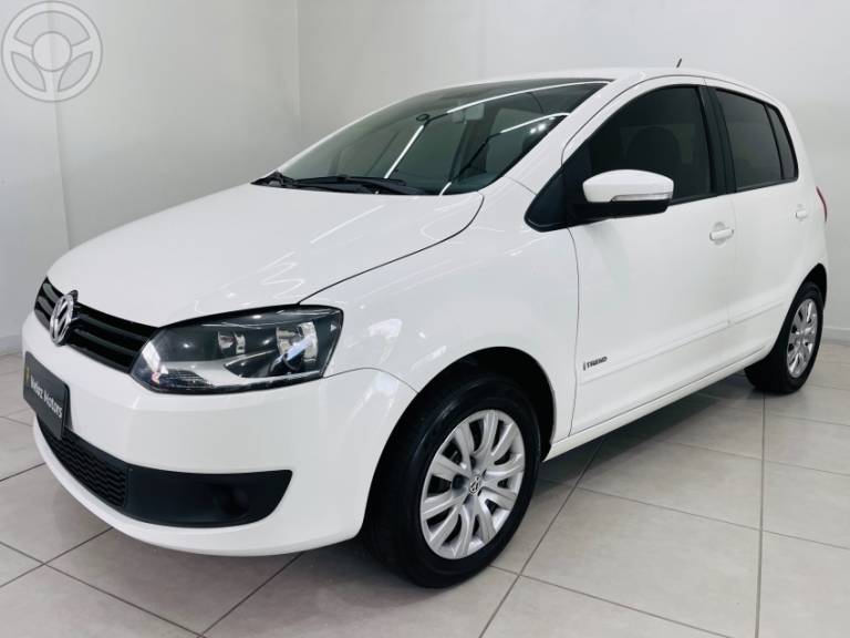 VOLKSWAGEN - FOX 1.0 MI TREND 8V FLEX 4P MANUAL - 2013/2013 - BRANCA - R$ 38.500,00
