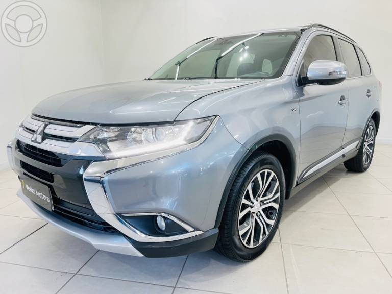 MITSUBISHI - OUTLANDER 3.0 GT 4X4 V6 24V 4P AUTOMÁTICO - 2015/2016 - PRATA - R$ 106.000,00