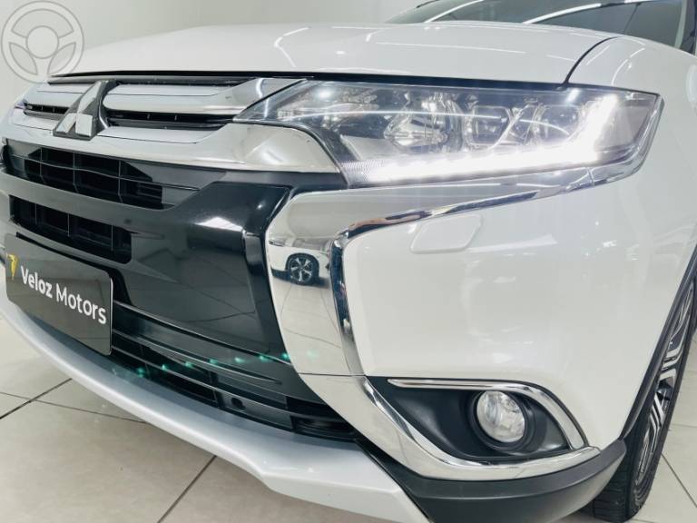 MITSUBISHI - OUTLANDER 2.2 4X4 16V DIESEL 4P AUTOMÁTICO - 2015/2016 - BRANCA - R$ 112.990,00