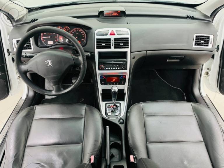 PEUGEOT - 307 2.0 PREMIUM 16V FLEX 4P AUTOMÁTICO - 2011/2012 - BRANCA - R$ 29.990,00