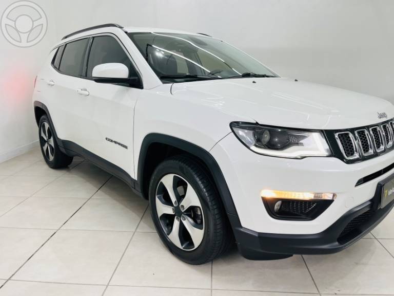 JEEP - COMPASS 2.0 16V FLEX LONGITUDE AUTOMÁTICO - 2017/2018 - BRANCA - R$ 93.990,00