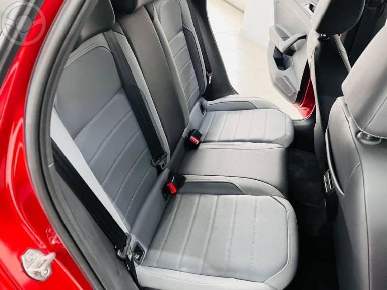 VOLKSWAGEN - NIVUS 1.0 200 TSI HIGHLINE LAUNCHING EDITION TOTAL FLEX 4P AUTOMÁTICO - 2023/2024 - VERMELHA - R$ 123.000,00