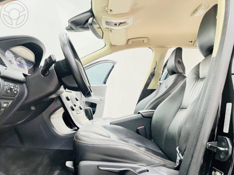 VOLVO - XC60 2.0 T5 COMFORT FWD TURBO 4P AUTOMÁTICO - 2012/2012 - PRETA - R$ 61.900,00