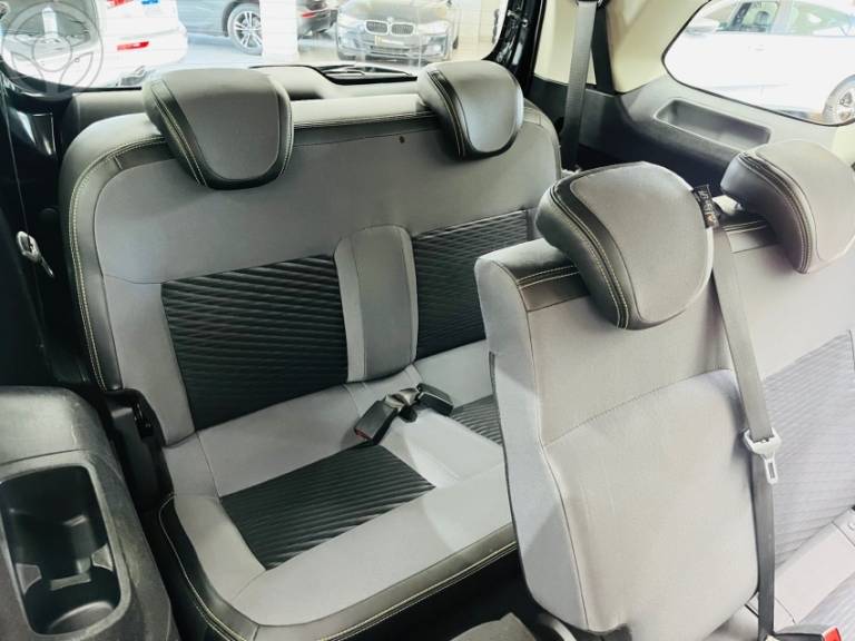CHEVROLET - SPIN 1.8 8V ACTIV7 FLEX 5P AUTOMÁTICO - 2019/2020 - PRETA - R$ 84.900,00