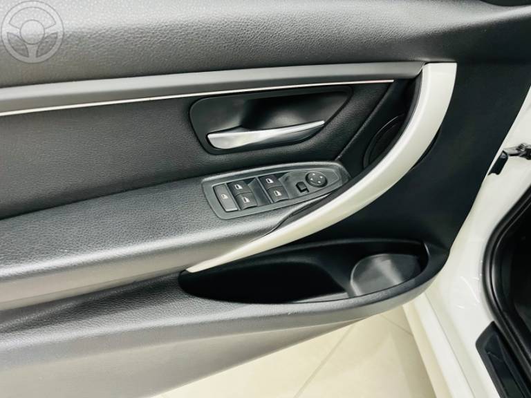 BMW - 320I 2.0 16V TURBO 4P AUTOMÁTICO - 2013/2014 - BRANCA - R$ 94.999,00