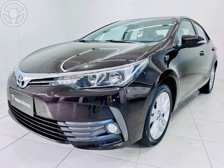 TOYOTA - COROLLA 2.0 XEI 16V FLEX 4P AUTOMÁTICO - 2017/2018 - MARROM - R$ 107.500,00