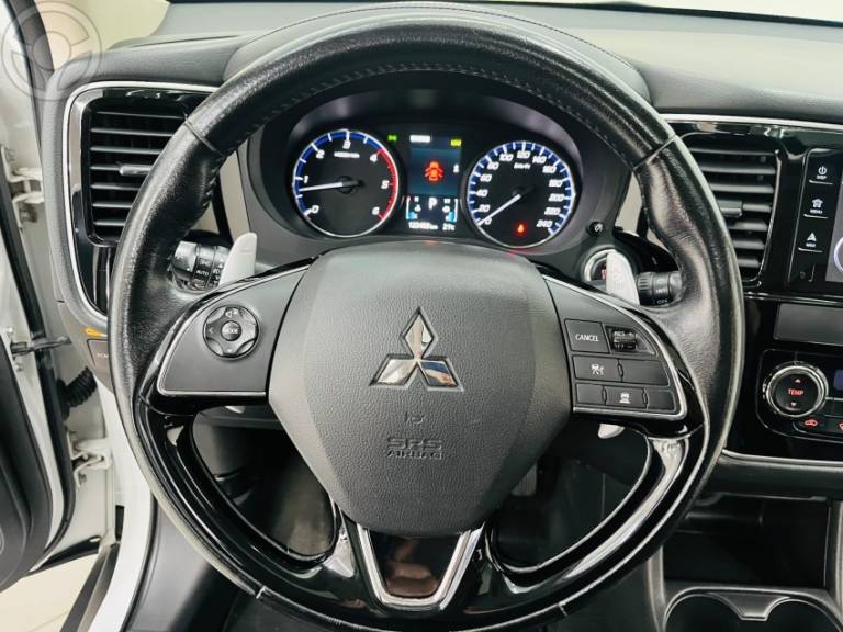 MITSUBISHI - OUTLANDER 2.2 4X4 16V DIESEL 4P AUTOMÁTICO - 2015/2016 - BRANCA - R$ 112.990,00